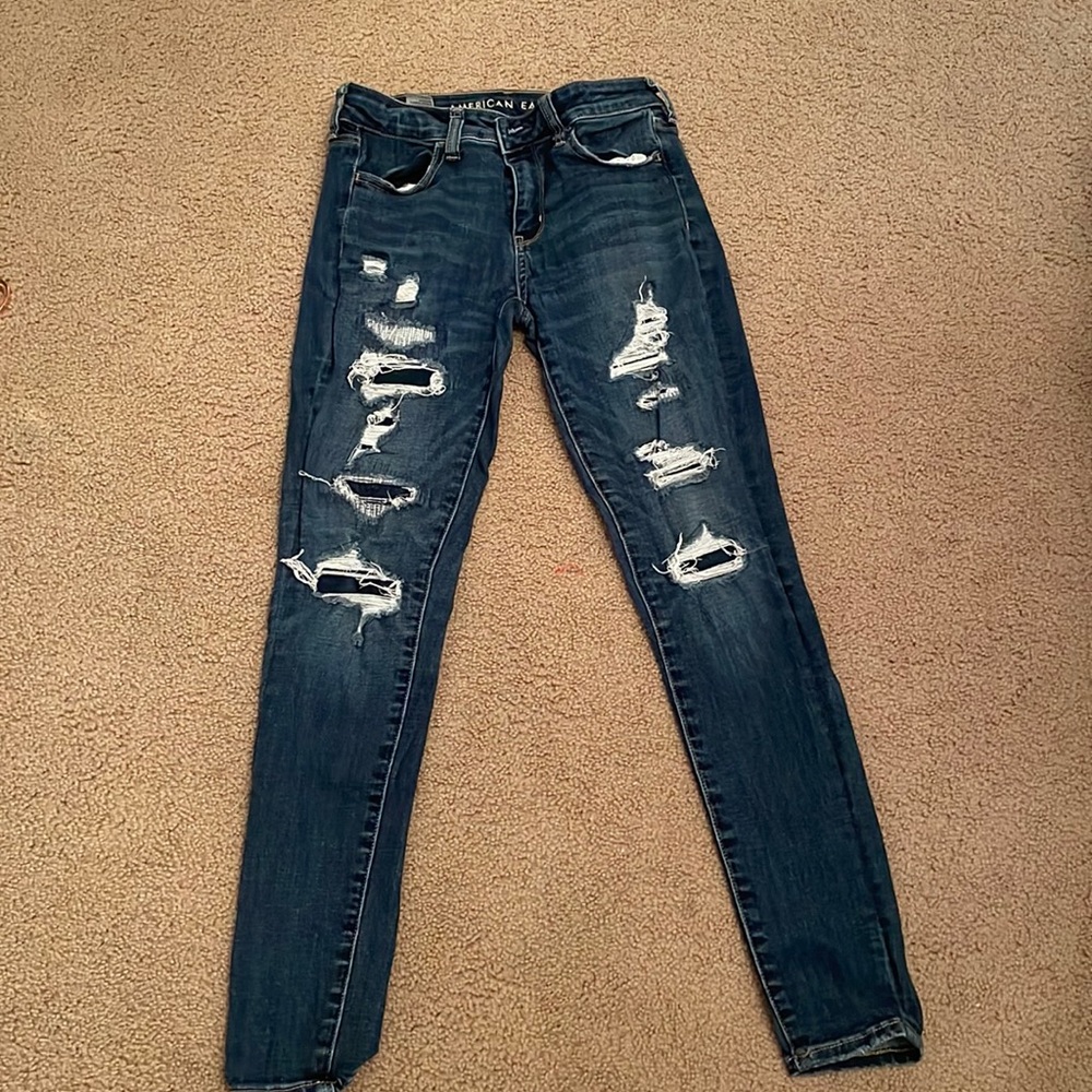 Size 4 American eagle skinny ripped jeans!